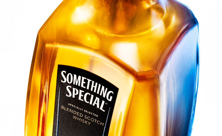 Pernod Ricard Dominicana S.A estrena nueva botella whisky blended scotch Something Special