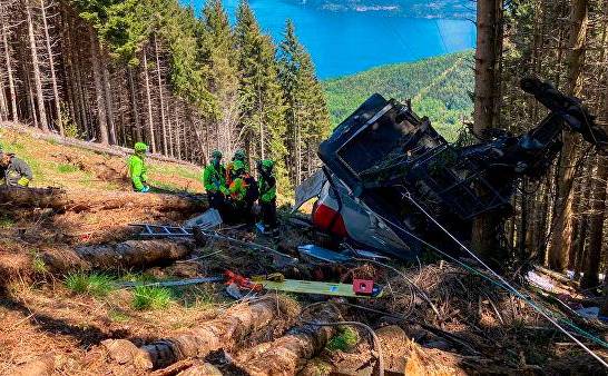 Tragedia con 14 muertos al caer una cabina de teleférico conmociona a Italia