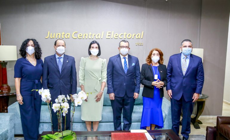  ​Primera dama de la República y Junta Central Electoral aunarán esfuerzos para resolver subregistro y casos de declaraciones tardías