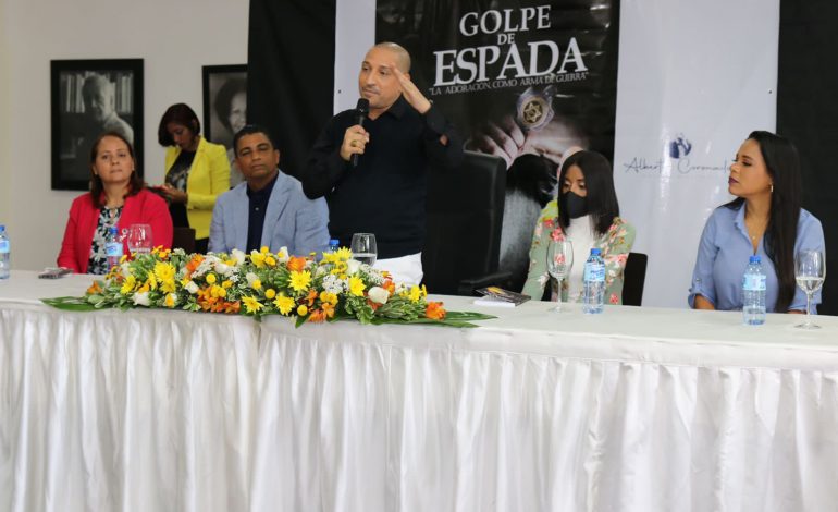 Pastor Alberto Coronado presentó su nuevo libro: Golpe de Espada. «La adoración como arma de guerra»