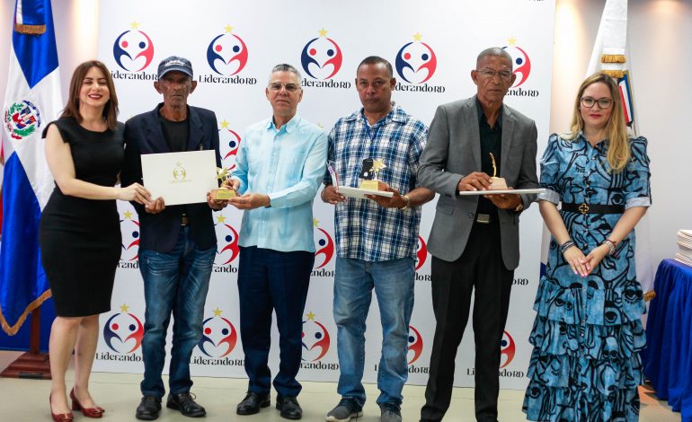 Programa Liderando RD reconoce a 40 comunitarios destacados del Gran Santo Domingo