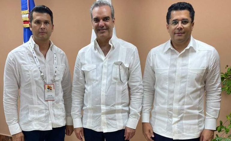 Francisco López se reúne con el Presidente Abinader y el Ministro Collado en República Dominicana.
