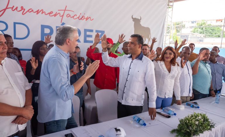  Exmiembro de la Fuerza del Pueblo Richard Pérez pasa al PRSD junto a cientos de militantes de la provincia Santo Domingo