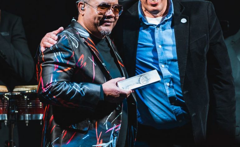  Alcaldía de Aurora, Colorado le entrega la llave de la ciudad a Héctor Acosta (El Torito)