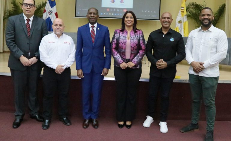 UCSD realizó el panel “Emprendimiento de la prensa turística y su importancia para el sector turismo en la República Dominicana”  
