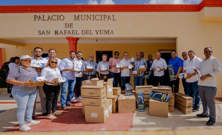  Fundación Grupo Puntacana donó 105 luminarias al municipio de San Rafael de Yuma y Boca de Yuma