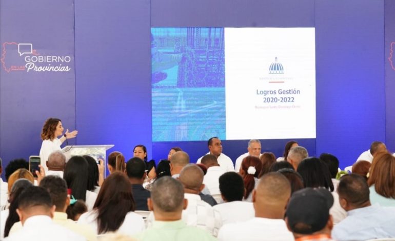  Gloria Reyes presenta logros y proyectos del Gobierno en el municipio de  Santo Domingo Oeste