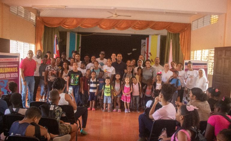  Asociación de Exalumnos del Colegio Don Bosco dona útiles escolares