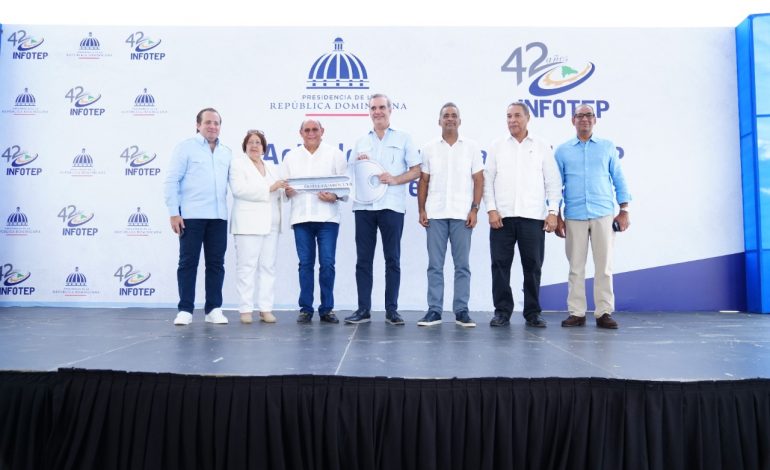 Presidente Luis Abinader entrega hotel Guarocuya al INFOTEP para instalación de escuela turística en Barahona