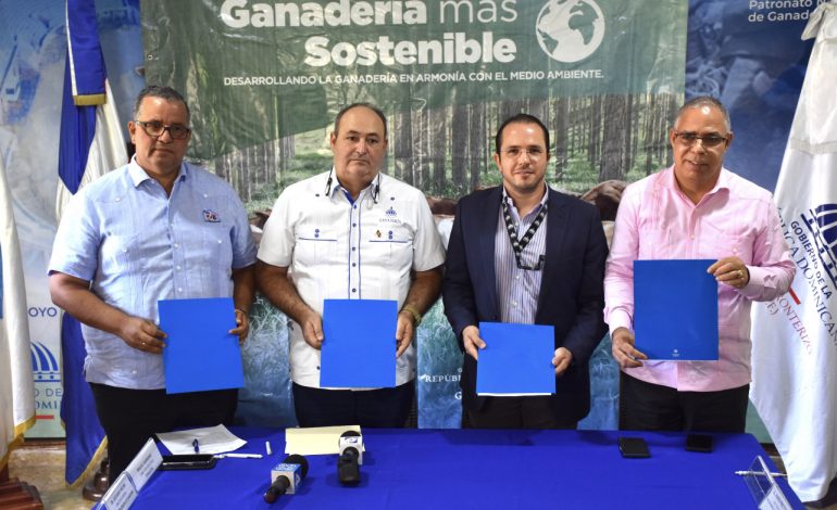 Tecnificación de Riego firma acuerdo con Ganadería, Desarrollo Fronterizo y Conaleche para uso racional del agua en la producción pecuaria