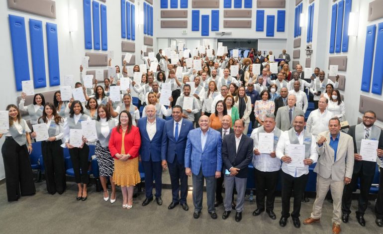  INFOTEP, MAPRE y Liga Municipal Dominicana entregan certificados a 106 alcaldes y directores municipales