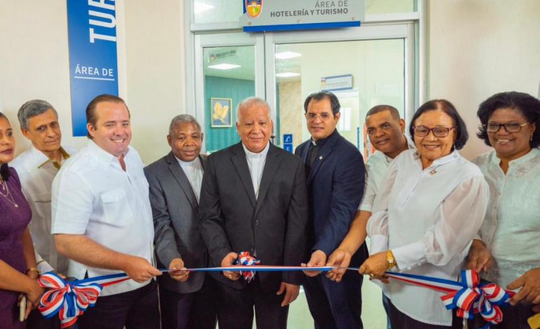 Ministro José Paliza inaugura laboratorios equipados en la Universidad Católica Tecnológica de Barahona
