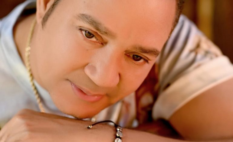 Frank Reyes lanzará este viernes “Mi historia musical Vol. 1”