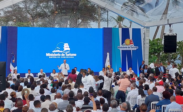 Presidente Abinader y ministro Collado inauguran nuevo malecón de Santo Domingo Este con una inversión superior a los 310 millones de pesos.