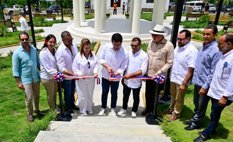 Ministro de Turismo inaugura construcción Parque Central en el Pinar de San José de Ocoa Ministro