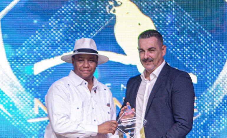  El director del Lopesan Costa Bávaro recibe el Premio Nacional de Turismo como gerente hotelero del año en República Dominicana