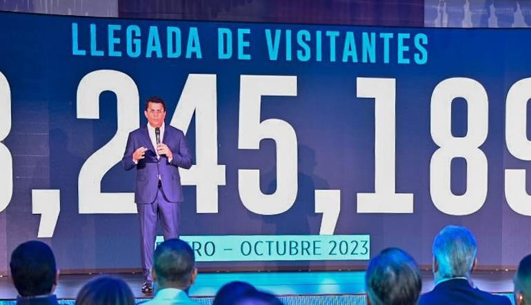  Llegan al país 8,245,189 turistas al mes de octubre