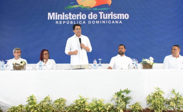 Ministro de Turismo inaugura reconstrucción de infraestructuras viales en Las Terrenas, Samaná.