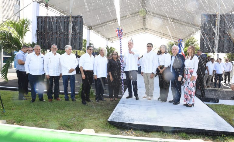 Presidente Luis Abinader entrega junto a director de la CAASD Felipe Suberví la primera fase de rehabilitación del Acueducto Barrera de Salinidad