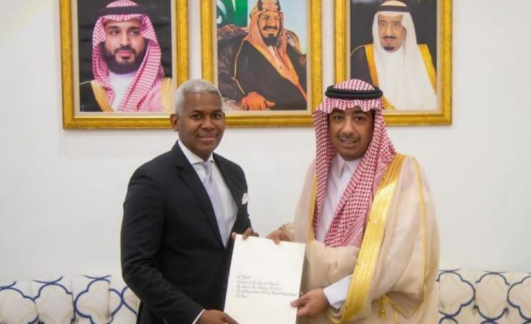  Embajador Andy Rodríguez Durán entrega las Copias de Estilo de sus Cartas Credenciales ante el Reino de Arabia Saudita