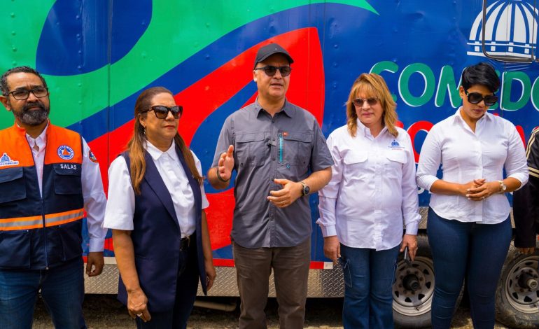  Ministro Igor Rodríguez visita Cotuí y Villa Montellano con más ayudas para familias afectadas por las lluvias