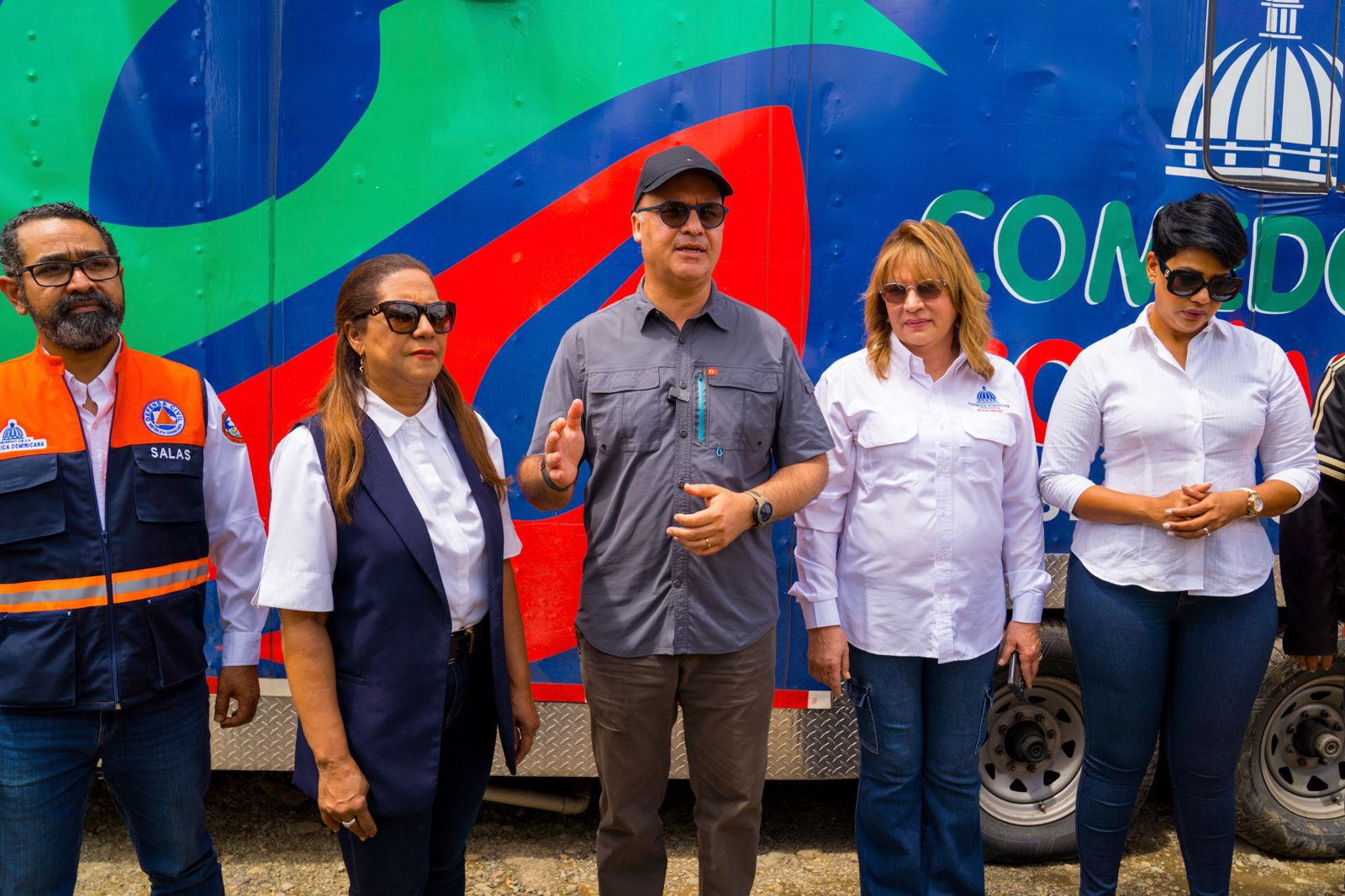 Ministro Igor Rodríguez visita Cotuí y Villa Montellano con más ayudas para familias afectadas por las lluvias