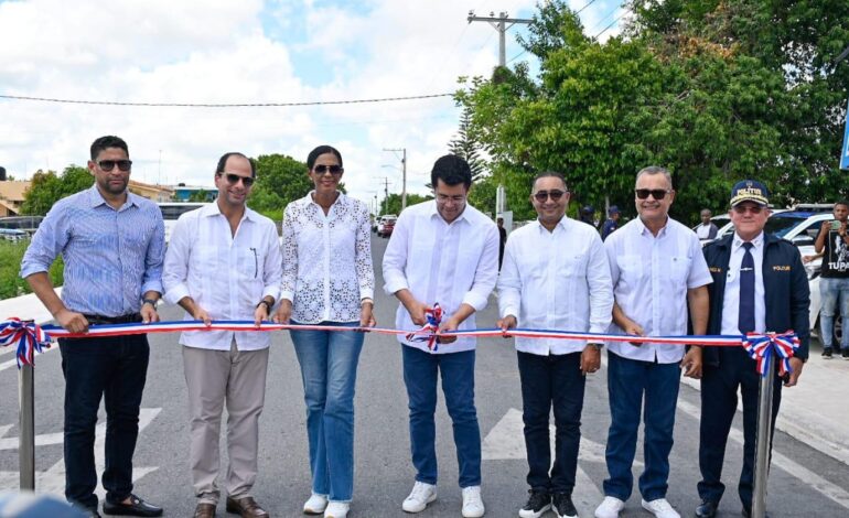 Ministro Collado inaugura reconstrucción calle Pastor Domingo de la Cruz, en Verón, Punta Cana.