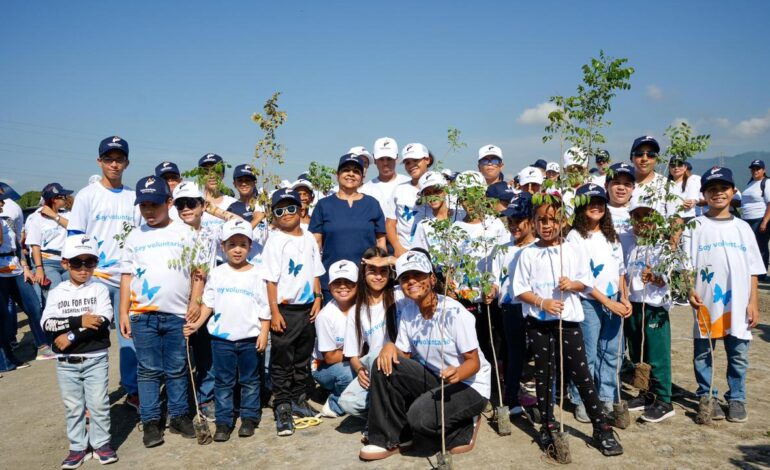 Voluntariado Banreservas siembra 1,500 caobas criollas en Navarrete durante el Mes de la Reforestación