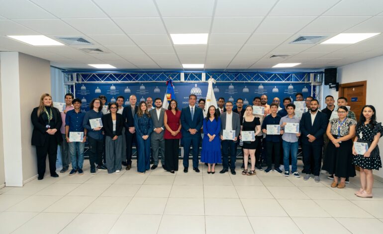 Banco Popular y MICM clausuran taller para desarrolladores de videojuegos