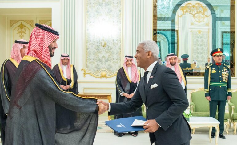 Embajador Rodríguez Durán entrega cartas credenciales al Príncipe Heredero Mohammed bin Salmán de Arabia Saudita