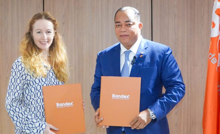 BANDEX y la AFD firman acuerdo para financiar proyectos de desarrollo
