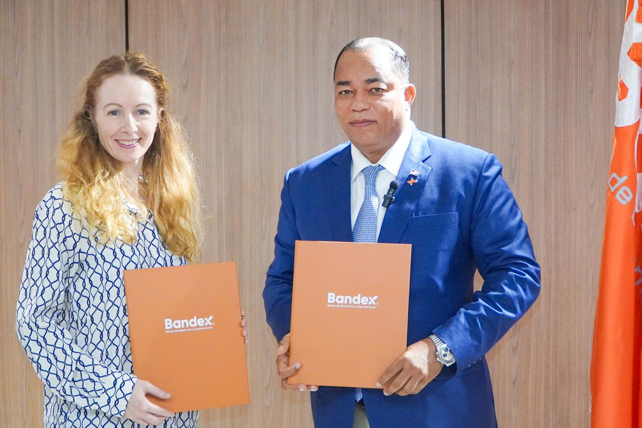 BANDEX y la AFD firman acuerdo para financiar proyectos de desarrollo