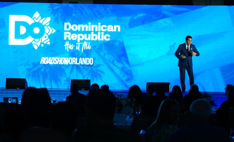  Ministro David Collado inicia su primera presentación del año en Orlando, Florida.