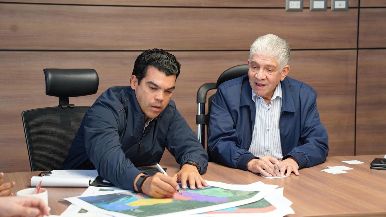 Obras Públicas e INAPA consolidan coordinación para optimizar  el asfaltado y saneamiento    