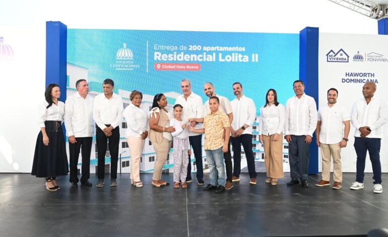  Presidente Abinader entrega 200 apartamentos en SDO financiados por Banreservas