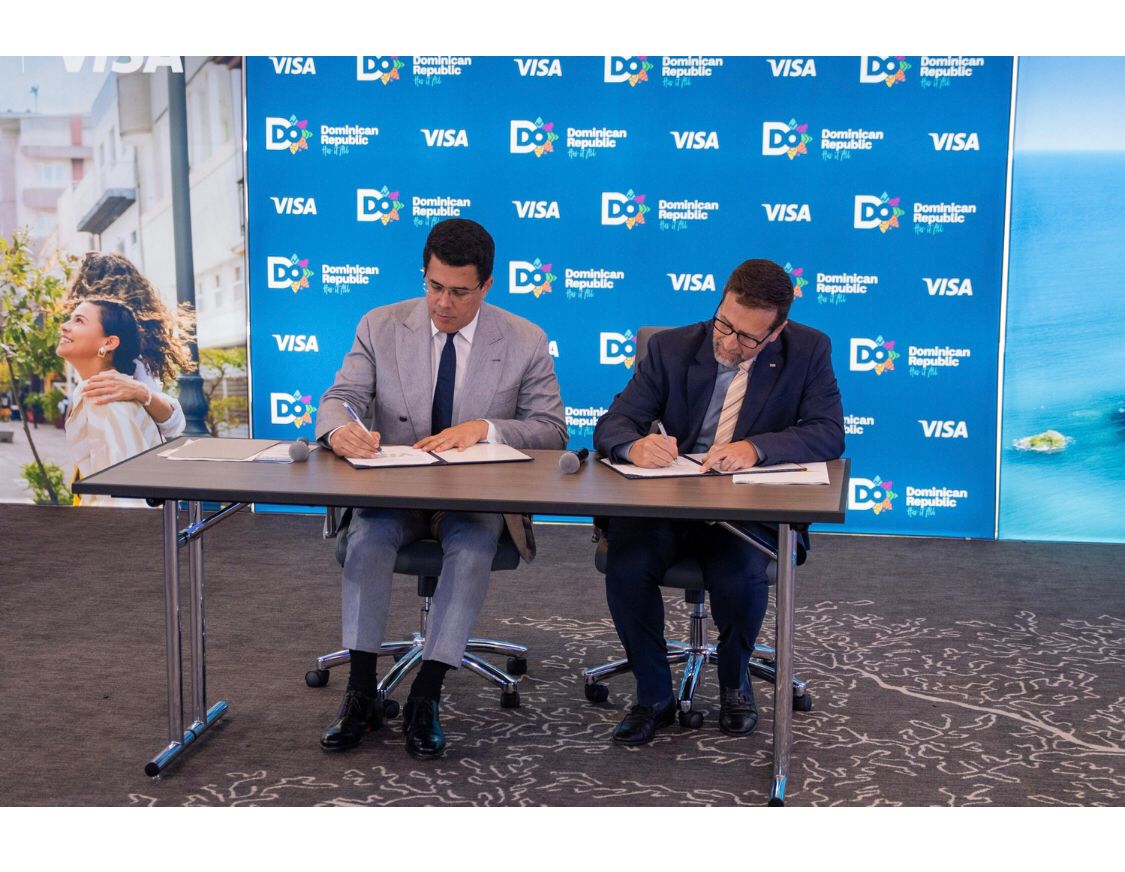 DAVID COLLADO FIRMA ACUERDO CON VISA INTERNACIONAL PARA FORTALCER LA PROMOCIÓN TURISTICA DE RD.
