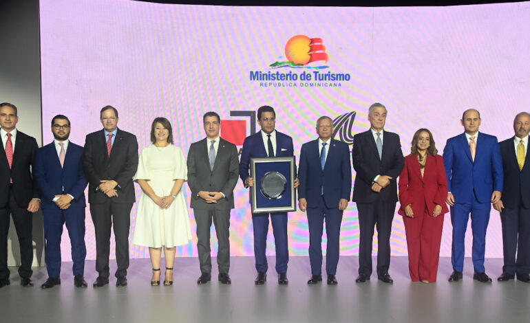  Asociación de Bancos de la República Dominicana reconoce labor del ministro David Collado
