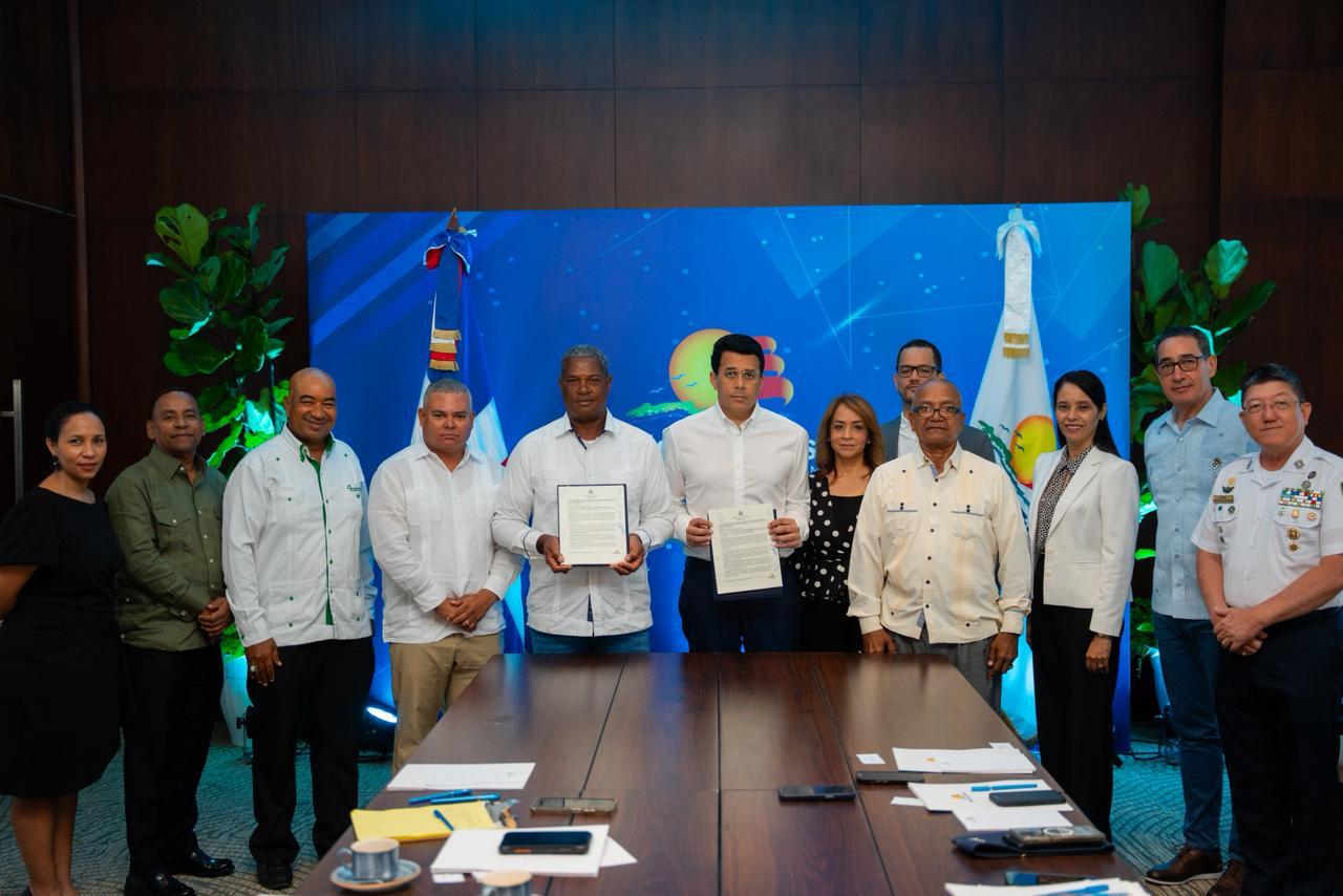 MITUR y guías turísticos firman acuerdo para mejorar calidad del servicio a turistas