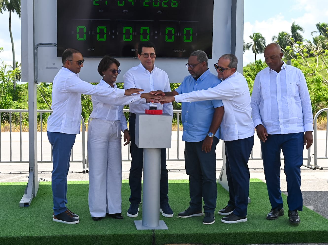 David Collado deja iniciados los trabajos de la carretera que une Nisibón-Uvero Alto.
