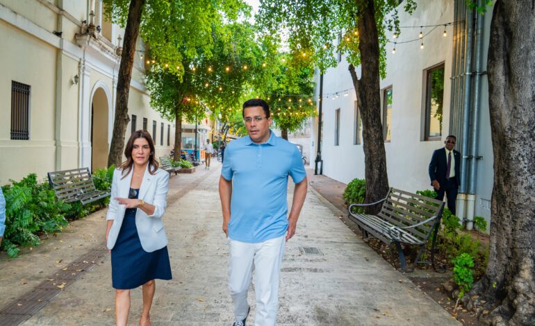 Ministro de Turismo y embajadora de USA recorren la Ciudad Colonial.
