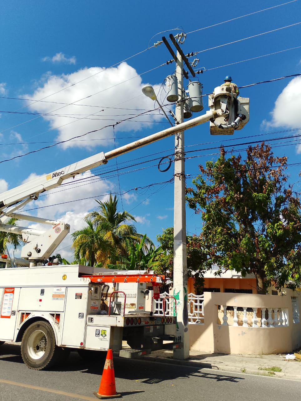 Edesur pone en servicio más de 2,000 lámparas y mejora la ilumimación en municipios y distritos municipales