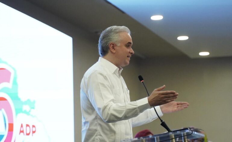 Luis Miguel De Camps reafirma compromiso con el magisterio y llama a garantizar la continuidad educativa durante congreso de la ADP