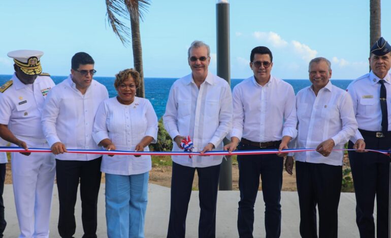 Presidente Abinader y ministro Collado inauguran segunda etapa del malecón de Santo Domingo Este.