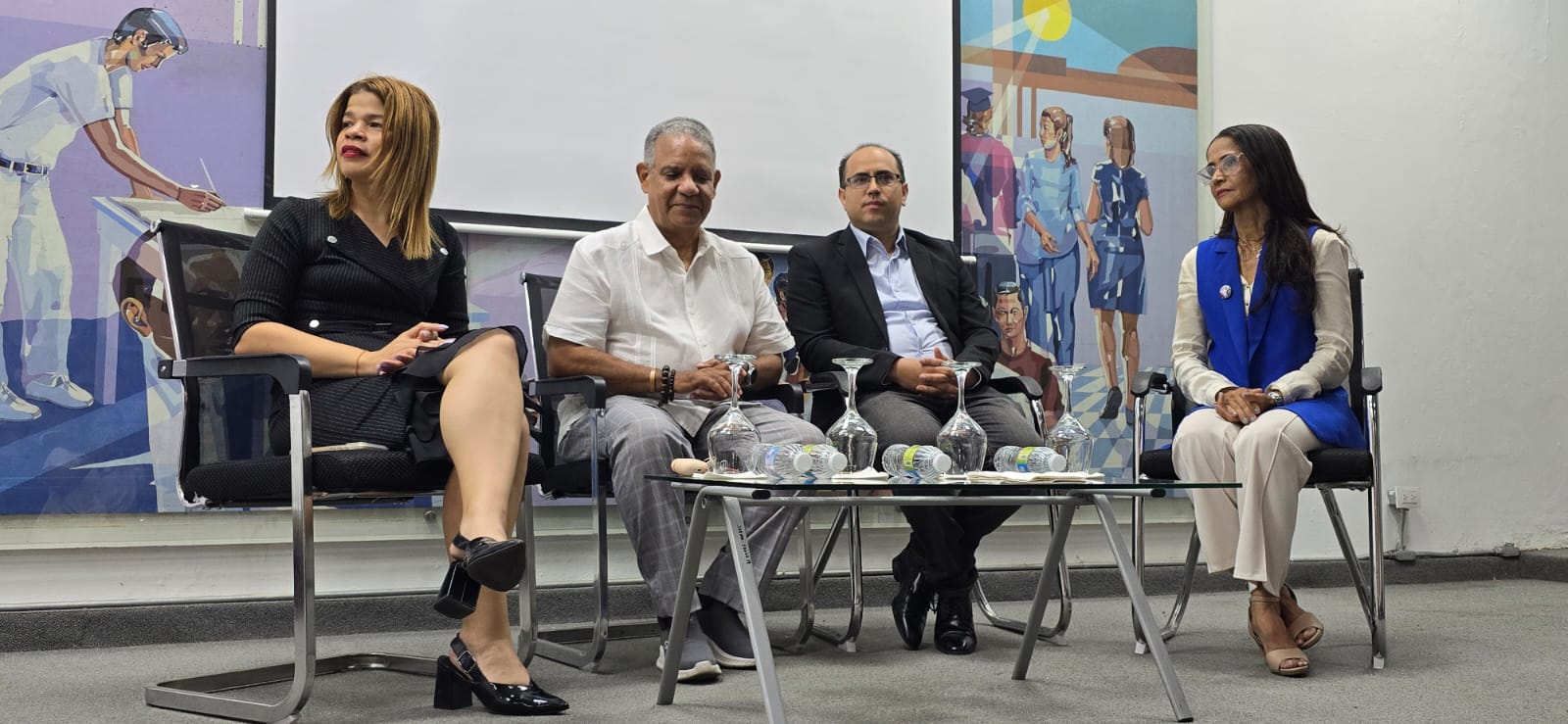 UASD celebra conversatorio con el escritor Gustavo Olivo Peña