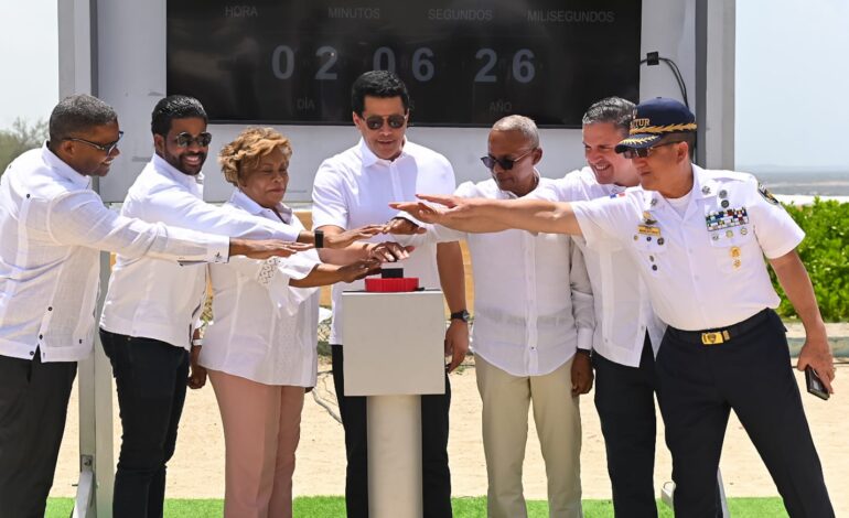  David Collado inicia el malecón Boca Chica y dos parques
