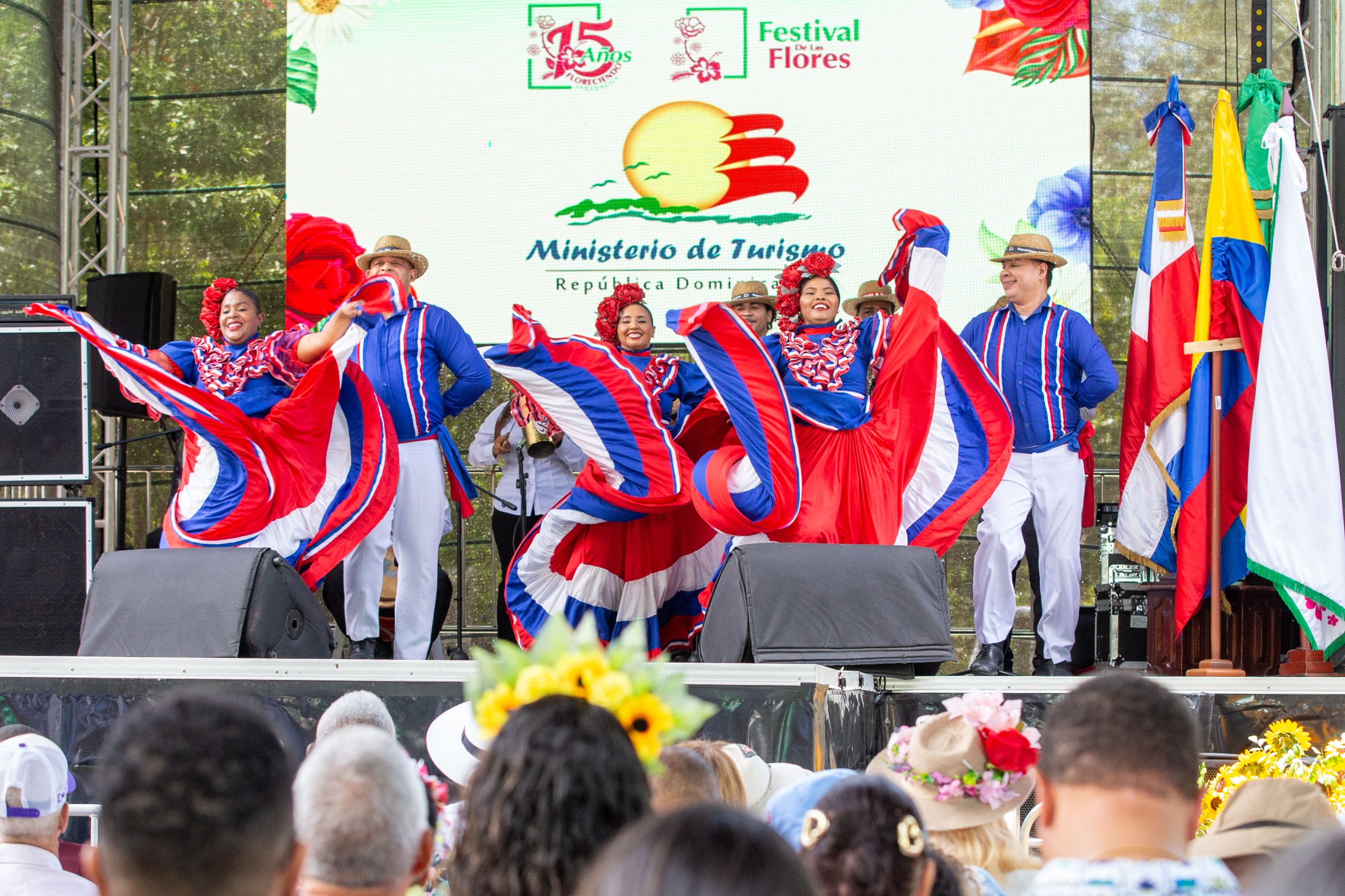 Con el auspicio del Mitur inicia la 15 edición del Festival de las Flores en Jarabacoa