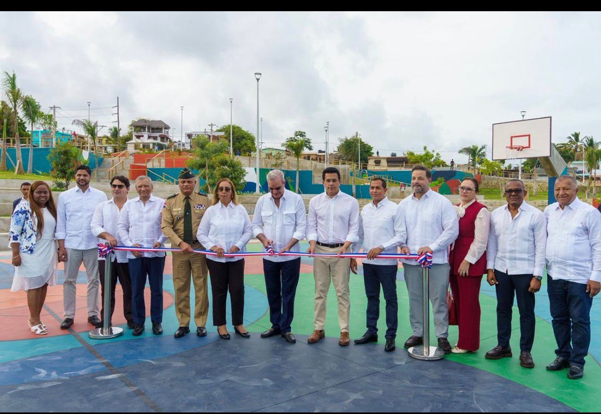 Abinader y Collado inauguran bulevar de la Salud en Haina con inversión de 165 millones de pesos. 