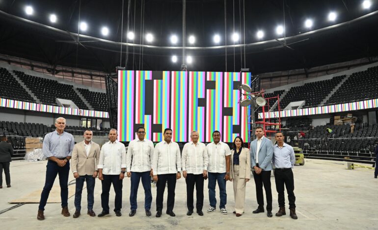 Dr. Leonardo Aguilera supervisa avances de remodelación de la Arena Banreservas Virgilio Travieso Soto