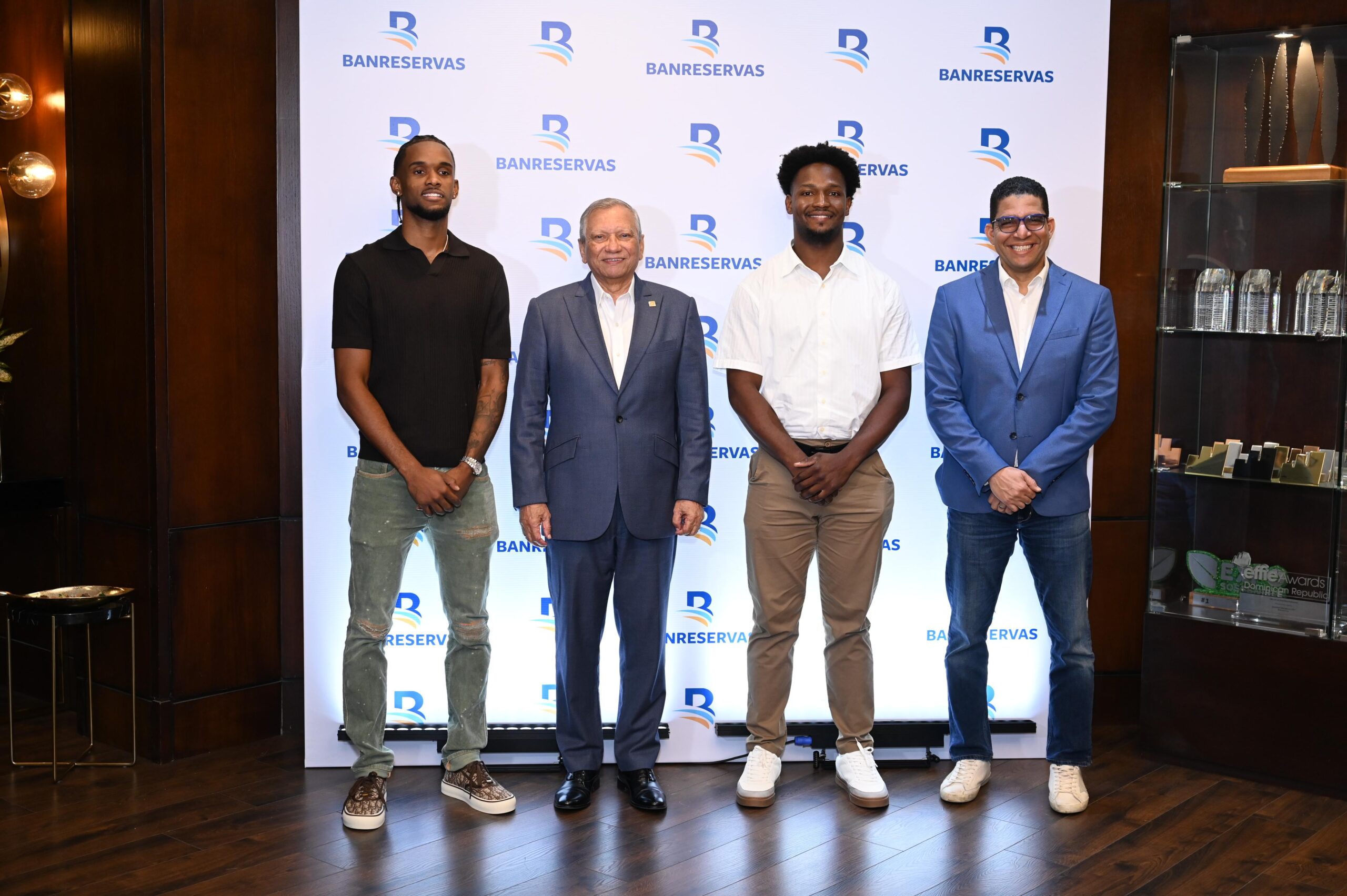 Banreservas incorpora a Jean Montero y Andrés Feliz como embajadores para fortalecer el orgullo dominicano en Europa