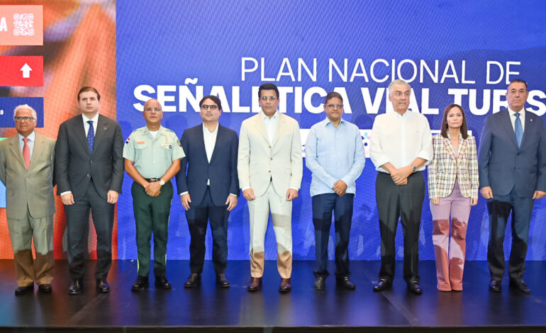 Turismo y RD Vial lanzan plan nacional de señalética turística.